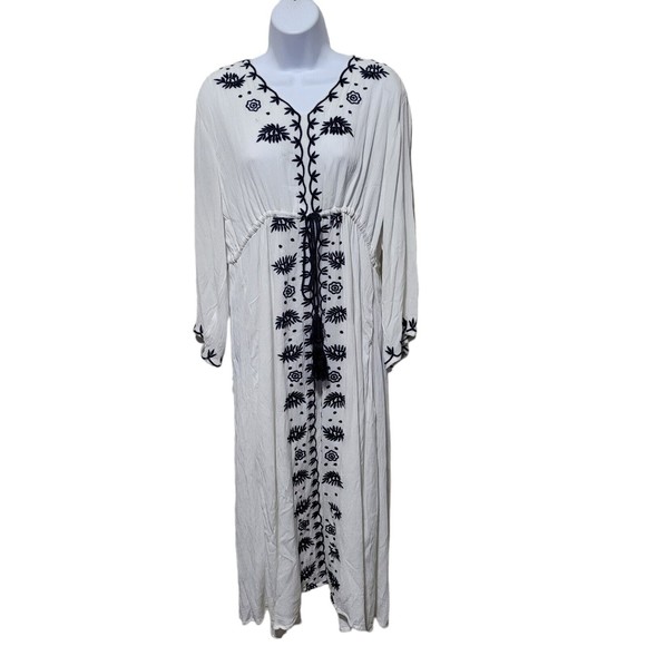 chic Dresses & Skirts - CC Chic Connection White Bohemian Nsvy Embroidered Dress L